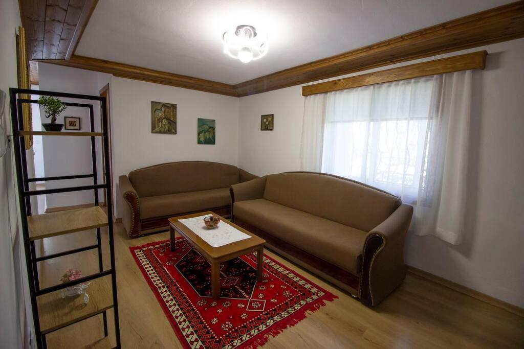 Apartment Emblematic House 3