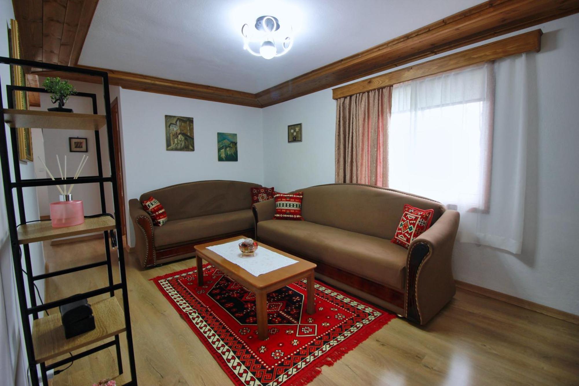 Apartment Emblematic House 3