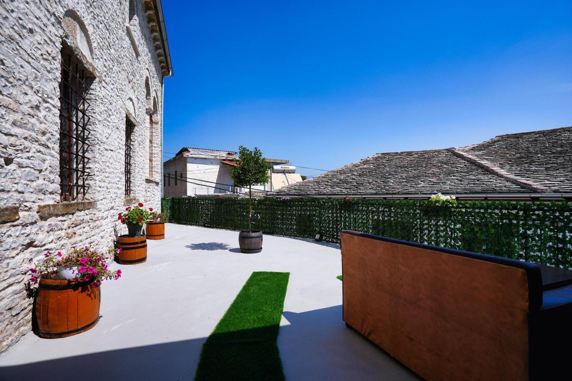 Emblematic House 3